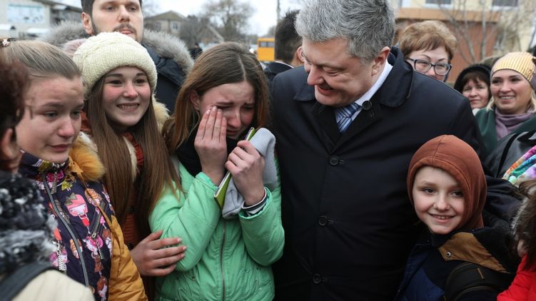 При виде Порошенко дети в Измаиле начинали рыдать. Фото пресс-службы президента