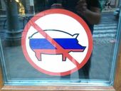 Пиццерия в Черновцах русскоязычным "выдаёт метку" в виде свиньи