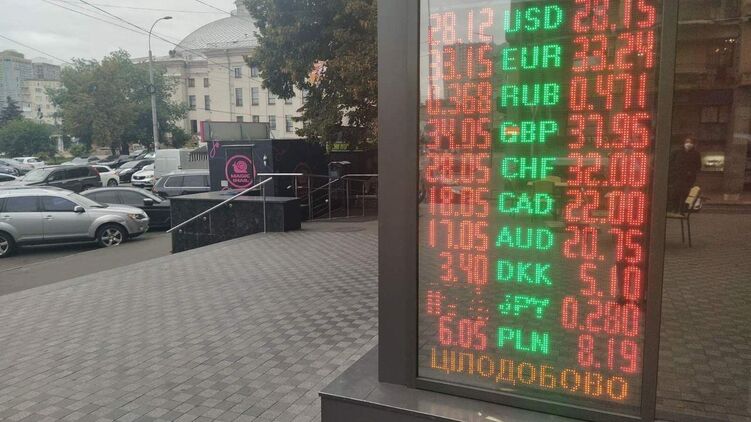 За неделю доллар подорожал еще на 13 копеек. Фото: