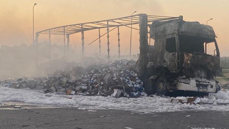 Выгоревшая фура в Измаильском районе после прилета 