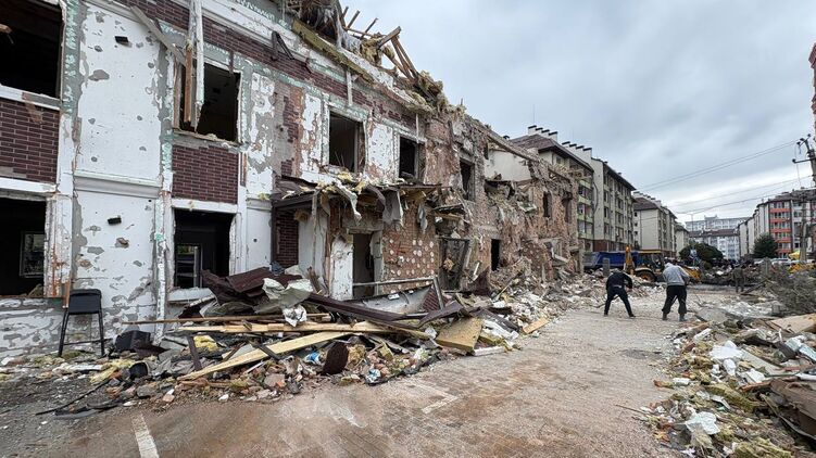 Последствия прилета по Борщаговке в Киеве. Фото