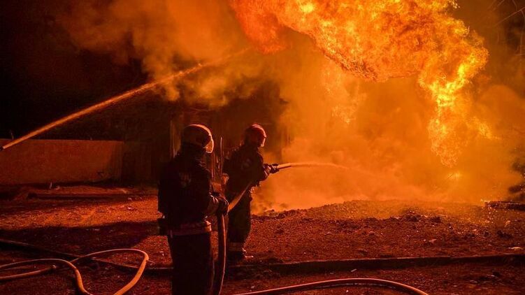 Пожежа після прильоту по об'єкту енергетики на Одещині
