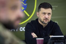 Військові, олігархи, "партія Сороса" чи батька Махна? Хто прийде до влади в Україні, якщо Зеленський  її втратить?