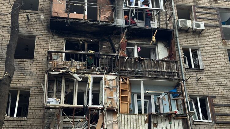 Поврежденный дом после ударов по Запорожью