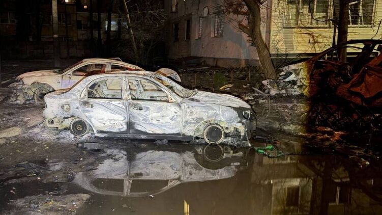 Згорілі машини у Дніпрі