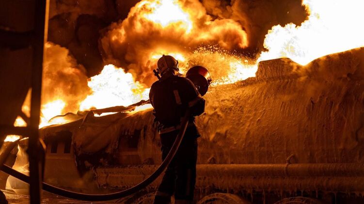 Последствия ночной атаки на Киев. Фото: ГСЧС