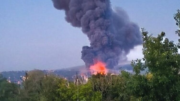 Пожар в Харькове после прилета авиабомбы. Фото: Телеграм