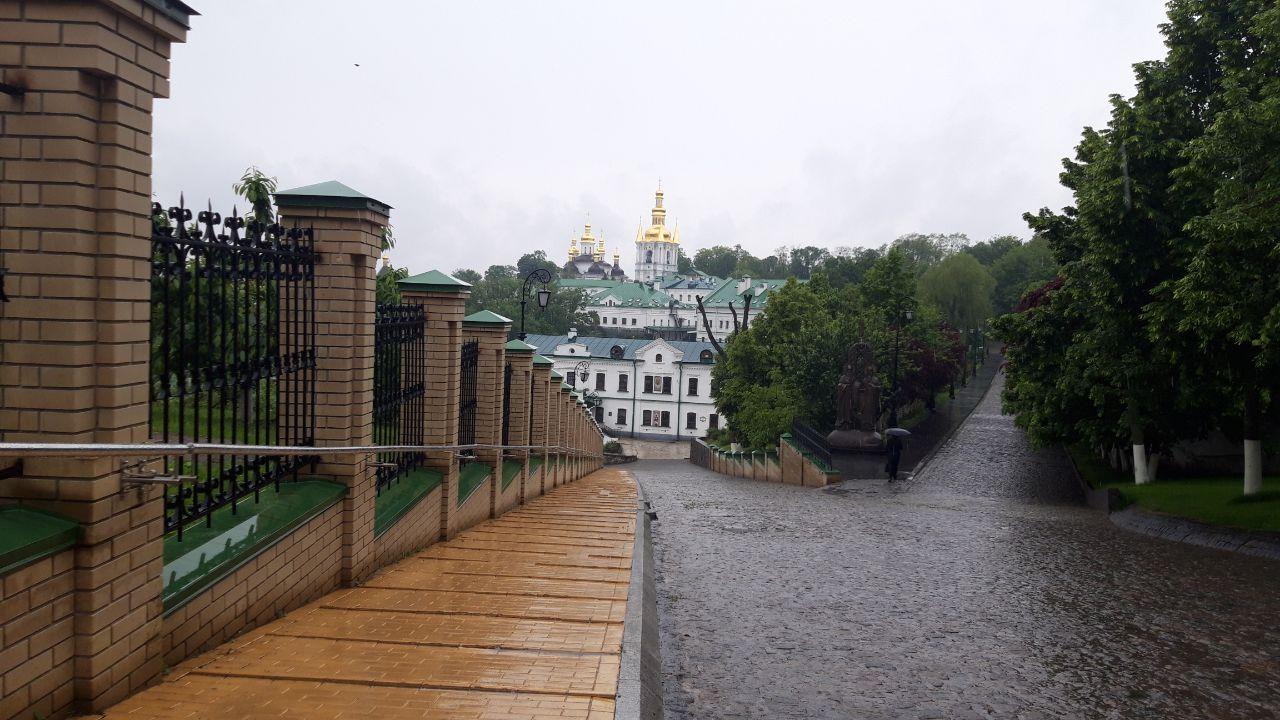 С Киево-Печерской Лавры сняли карантинные ограничения. Фото: Страна