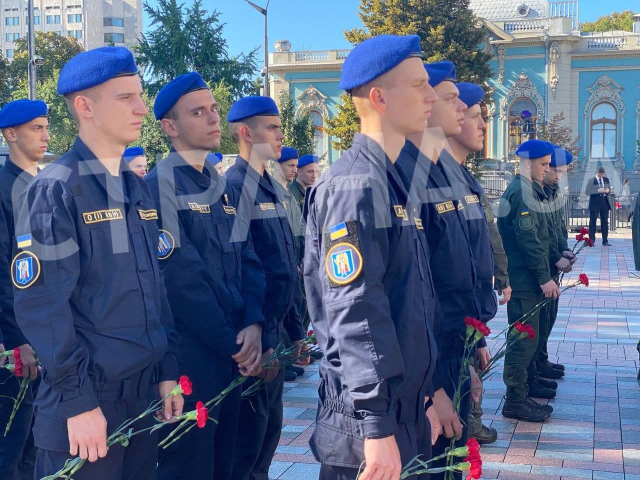 Под Радой почтили память убитых шесть лет назад нацгвардейцев. Фото: "Страна"