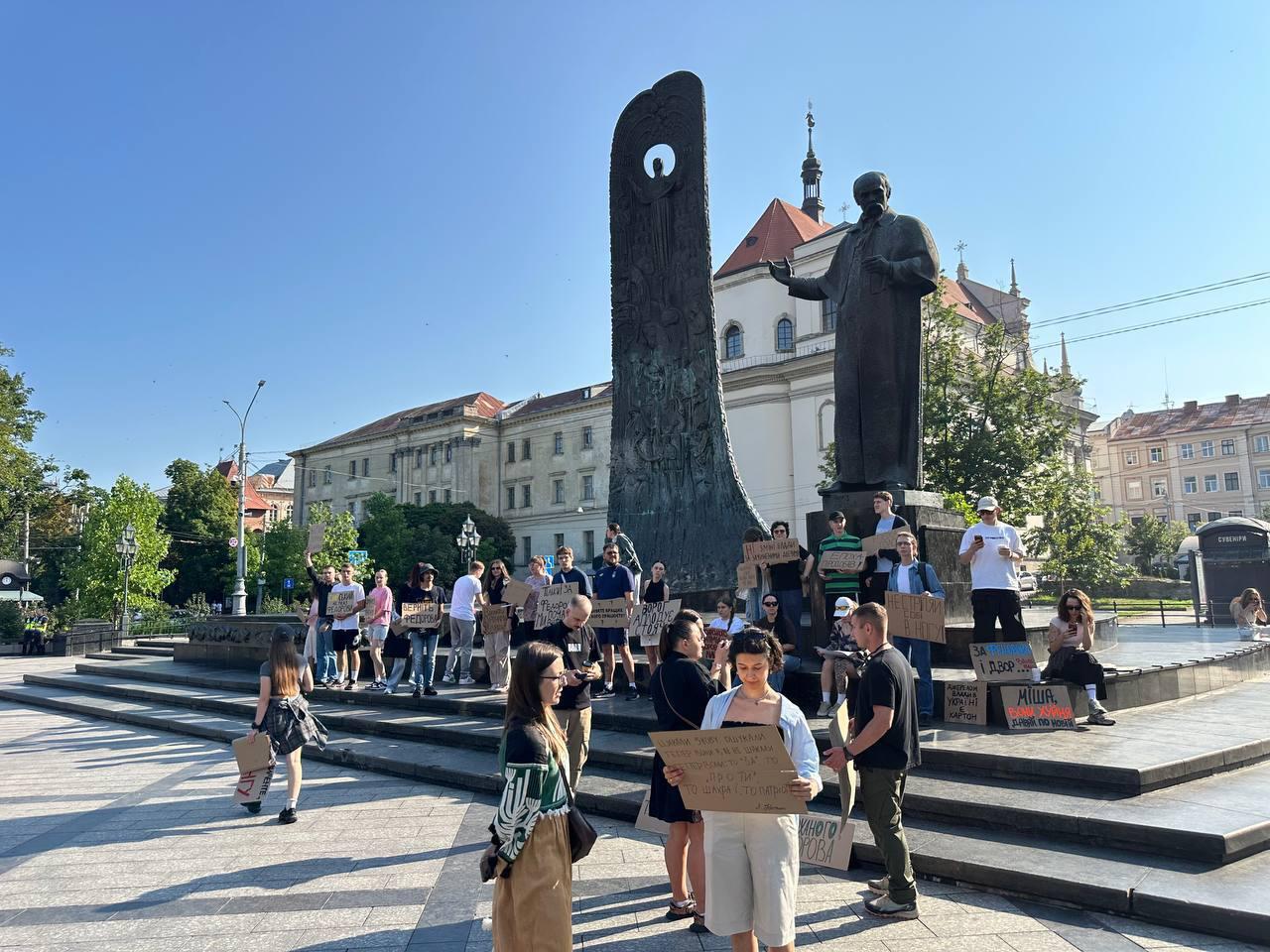 Фото (3) мітингу на підтримку Федорова у Львові. Джерело – Телеграм